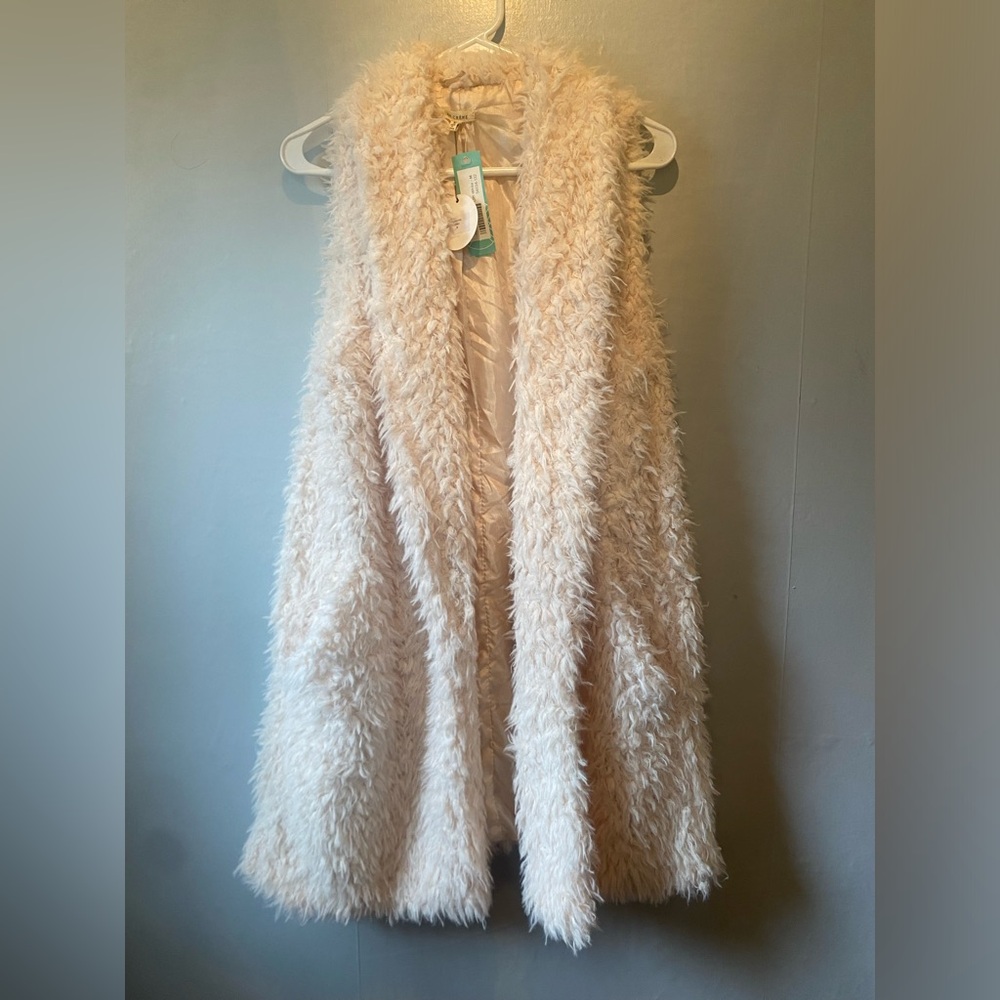 En Crème Faux Fur Vest size medium NWT